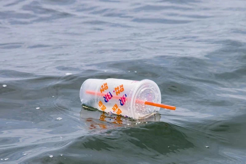 Rewolucja w opakowaniach – koniec z jednorazowym plastikiem w UE